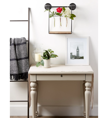 WALL SHELF WITH VASES