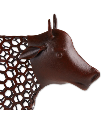 CHICKEN WIRE COW SCULPTURE