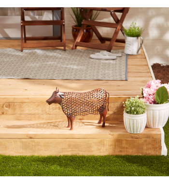 CHICKEN WIRE COW SCULPTURE